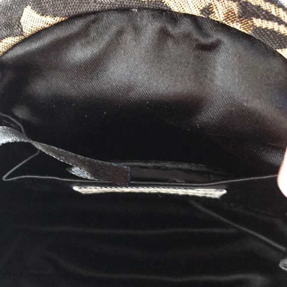 NWT Crystal And Cloth Wristlet - Picture 6 of 8